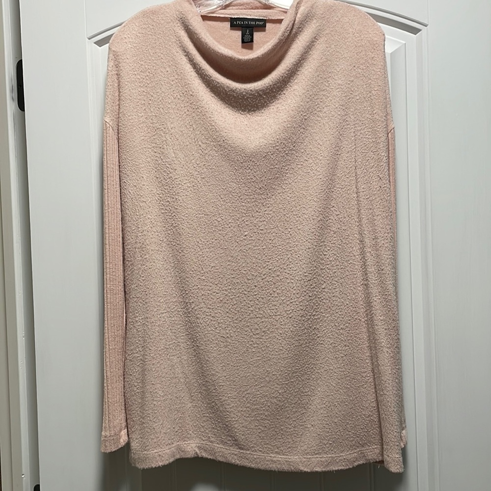A Pea in the Pod Light pink Tunic size medium. Great for loungewear
